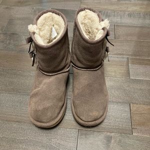 Great warm and comfortable boots for the winter! These are stylish as well!